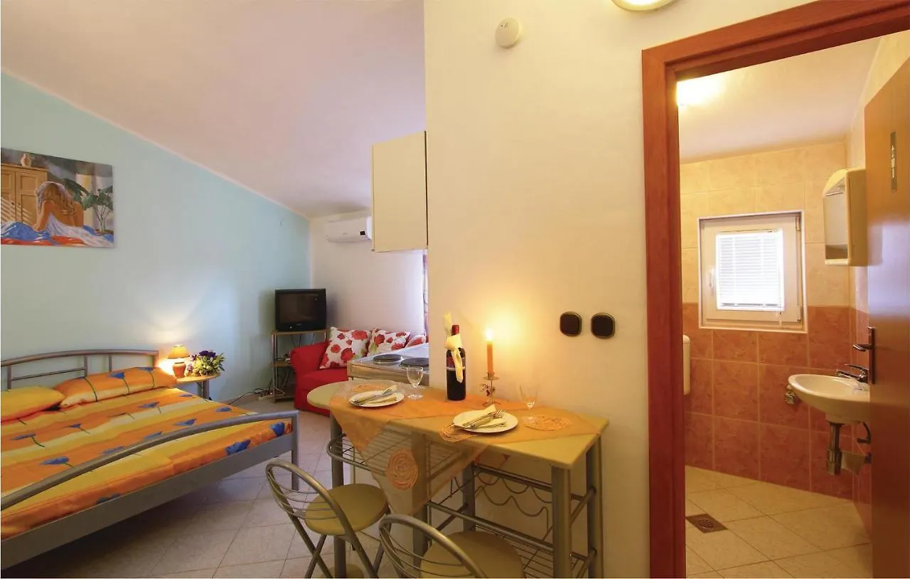 Lovely Apartment In Pula With Kitchen