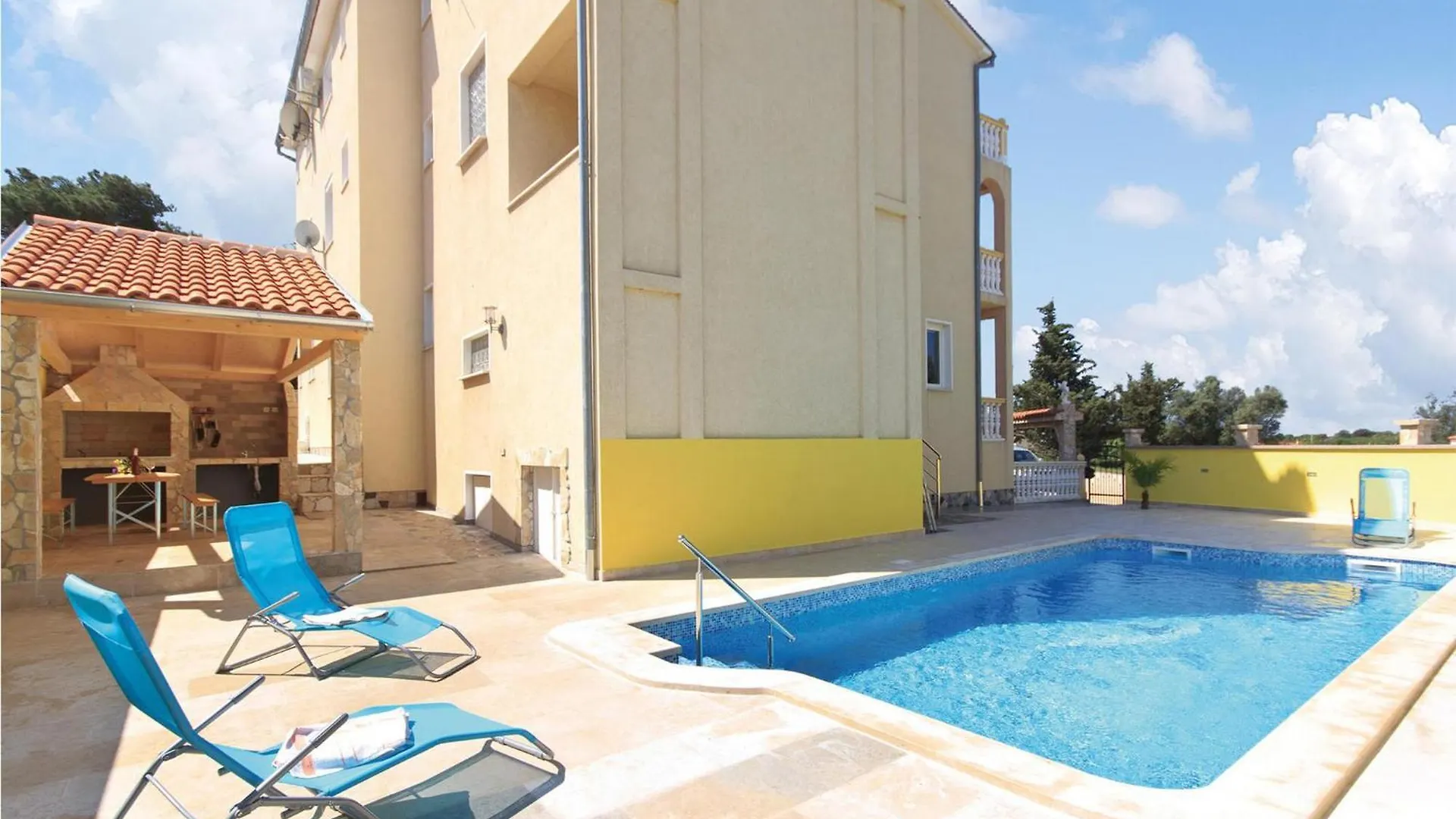 Lovely Apartment In Pula With Kitchen
